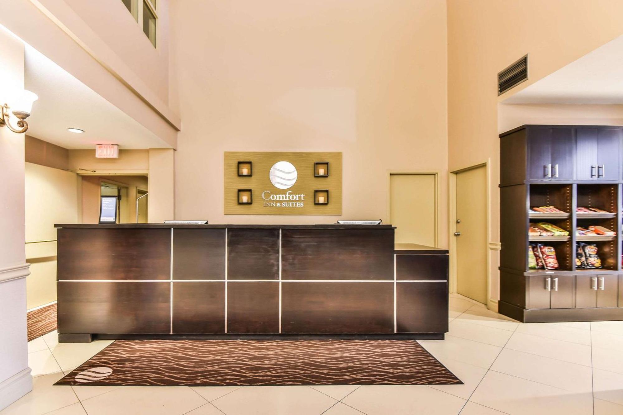 Comfort Inn & Suites Ambassador Bridge Віндзор Екстер'єр фото