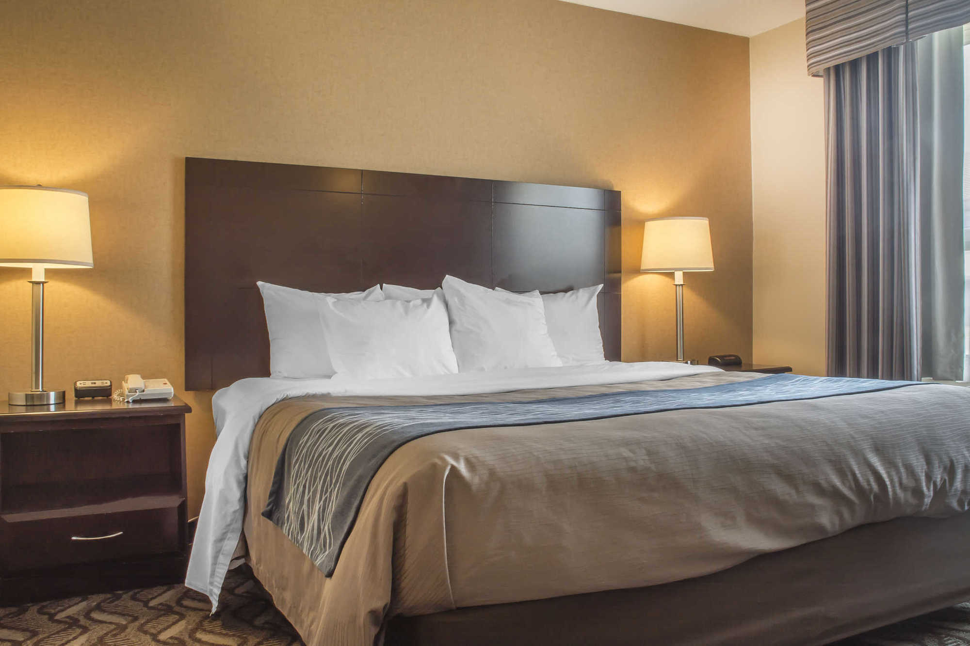 Comfort Inn & Suites Ambassador Bridge Віндзор Номер фото