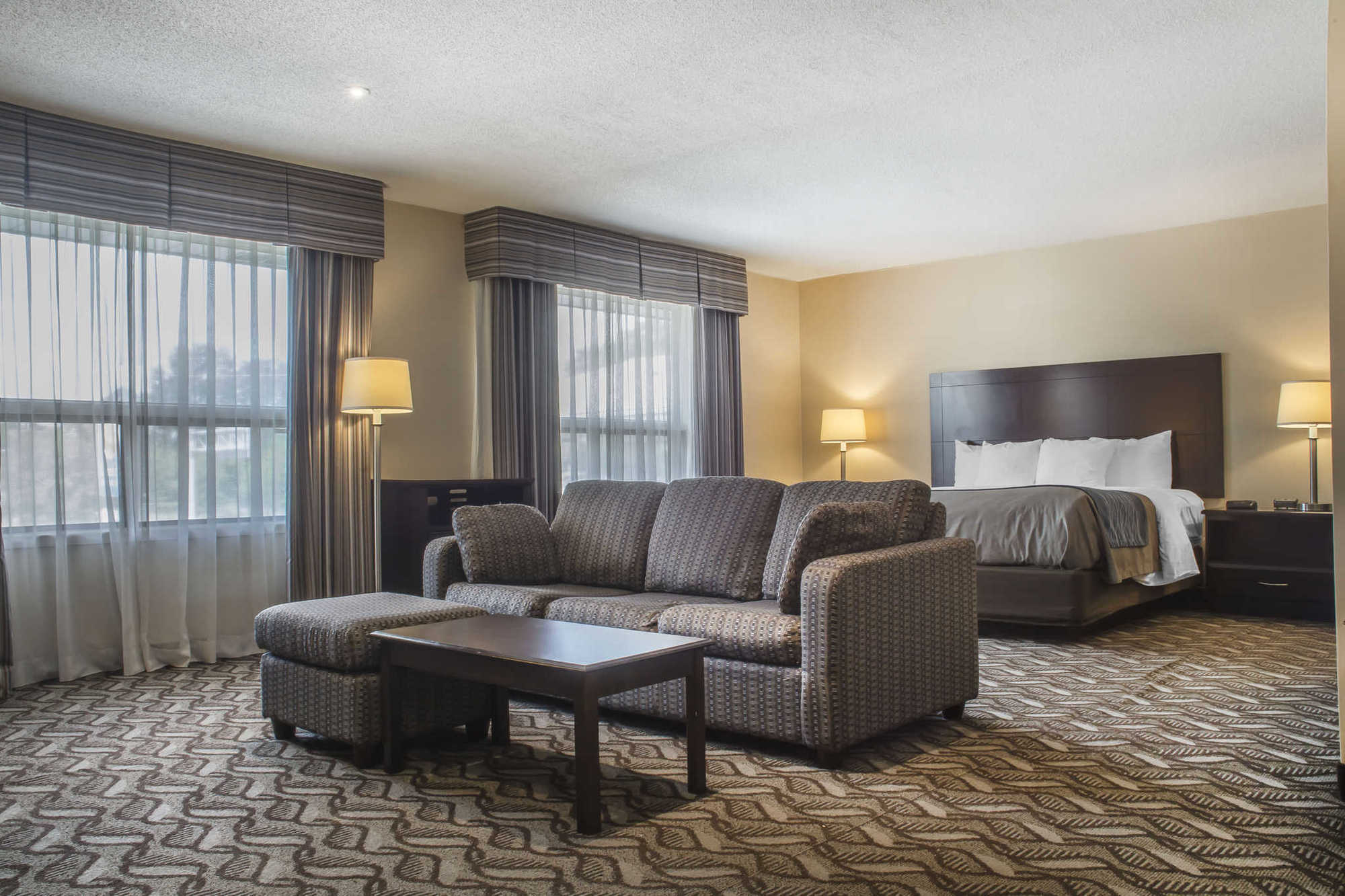 Comfort Inn & Suites Ambassador Bridge Віндзор Номер фото