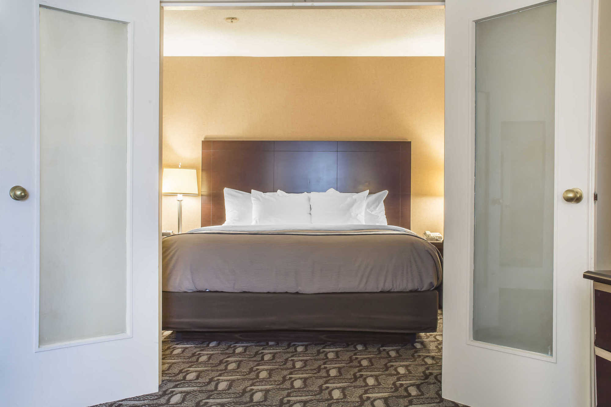 Comfort Inn & Suites Ambassador Bridge Віндзор Номер фото