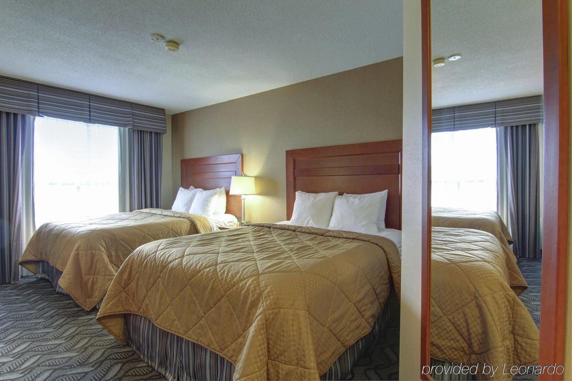 Comfort Inn & Suites Ambassador Bridge Віндзор Екстер'єр фото